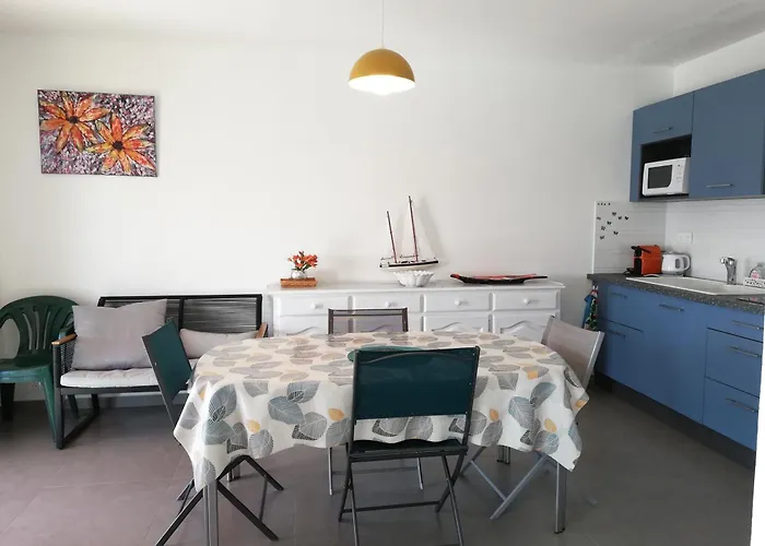 Superbe Appartement Avec Vue Sur Mer Et Port, Parking Prive