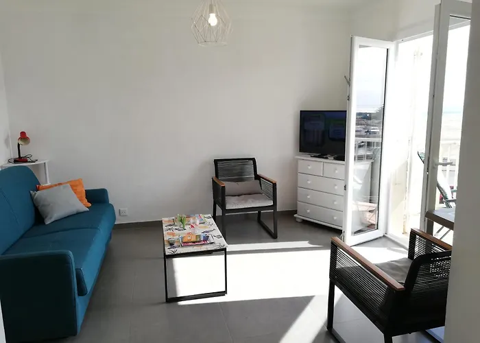 Superbe Appartement Avec Vue Sur Mer Et Port, Parking Prive