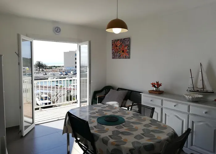 Superbe Appartement Avec Vue Sur Mer Et Port, Parking Prive