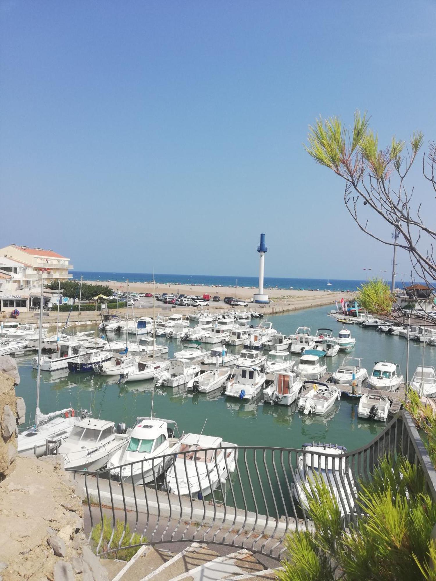Apartment Superbe Avec Vue Sur Et Port, Parking Prive Saint-Pierre-la-Mer (Aude)